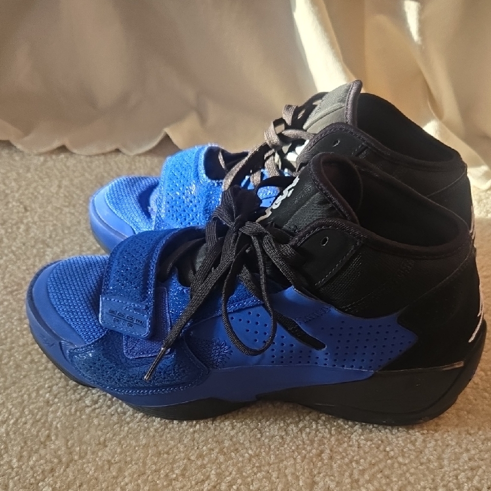 Nike Men's Black and Blue Athletic Sneakers